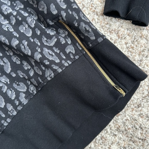 Old Navy Cheetah-Print Pullover - Picture 3 of 7